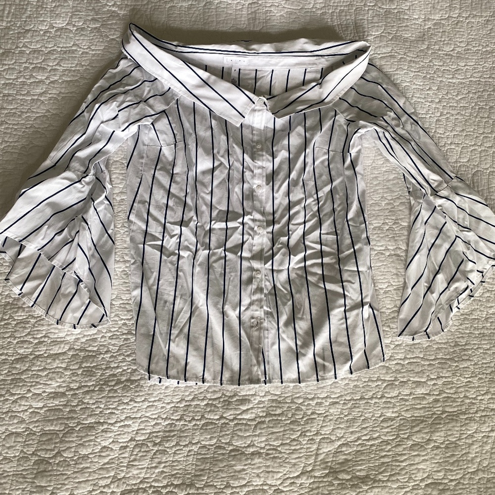 Leith off shoulder Bell sleeves  SIZE MEDIUM